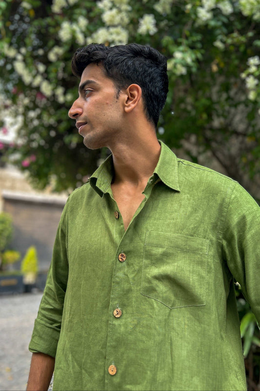 Close-up of the linen weave at the collar, Sage green pure linen men's shirt