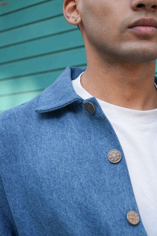 Close-up of the collar and metal buttons, Blue denim men's jacket