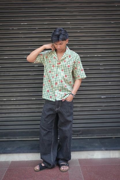 Green checks cotton shirt for men with printed floral motifs, relaxed front view