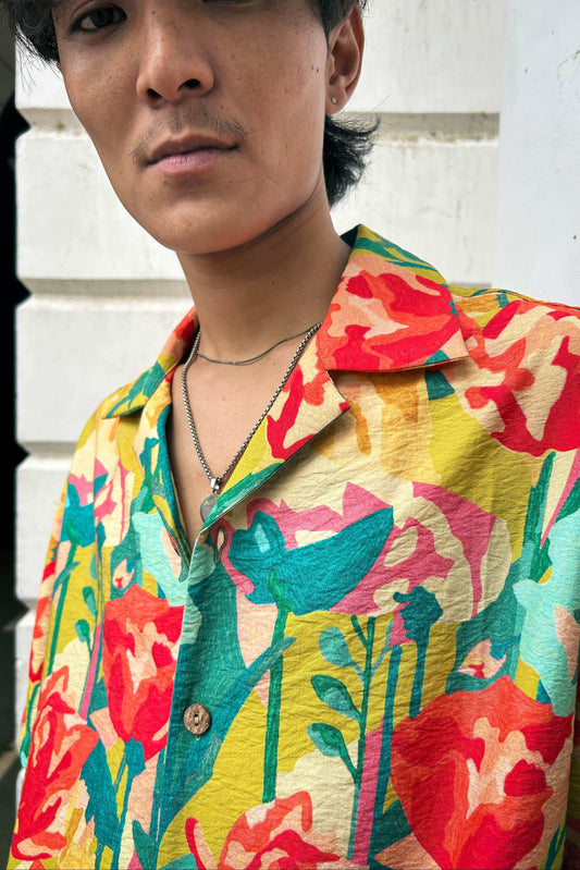 Close-up of the floral print at the collar, Green rose printed viscose men's shirt