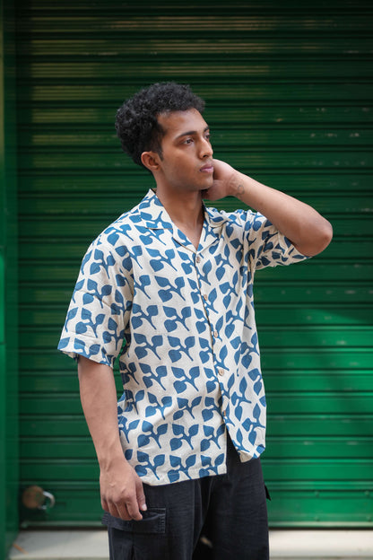 Indigo blue printed viscose shirt for men, three-quarter view