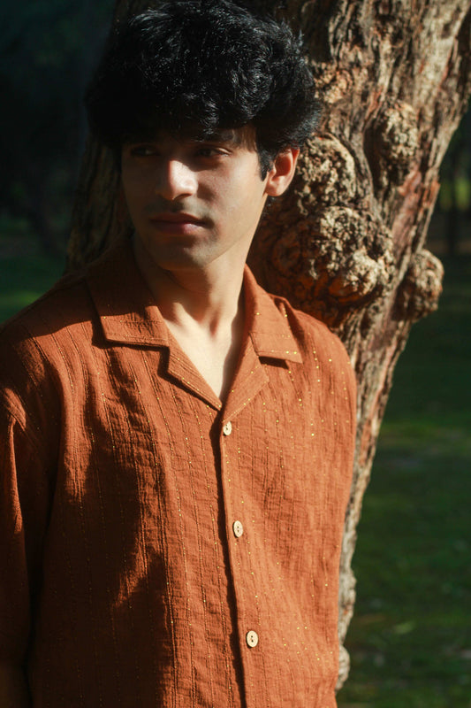 Close-up of the textured weave at the collar, Caramel brown textured cotton men's shirt